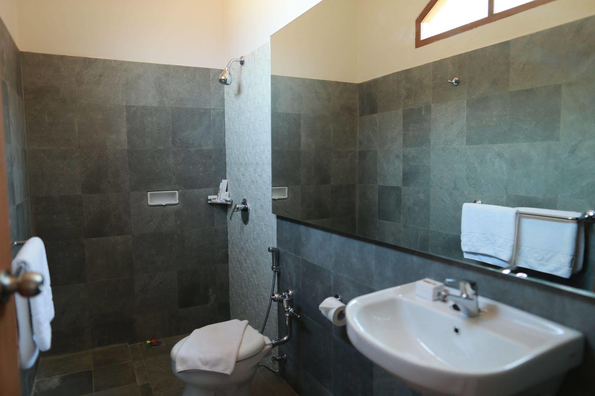 Sanghyang Indah Spa Resort Anyer Exteriör bild